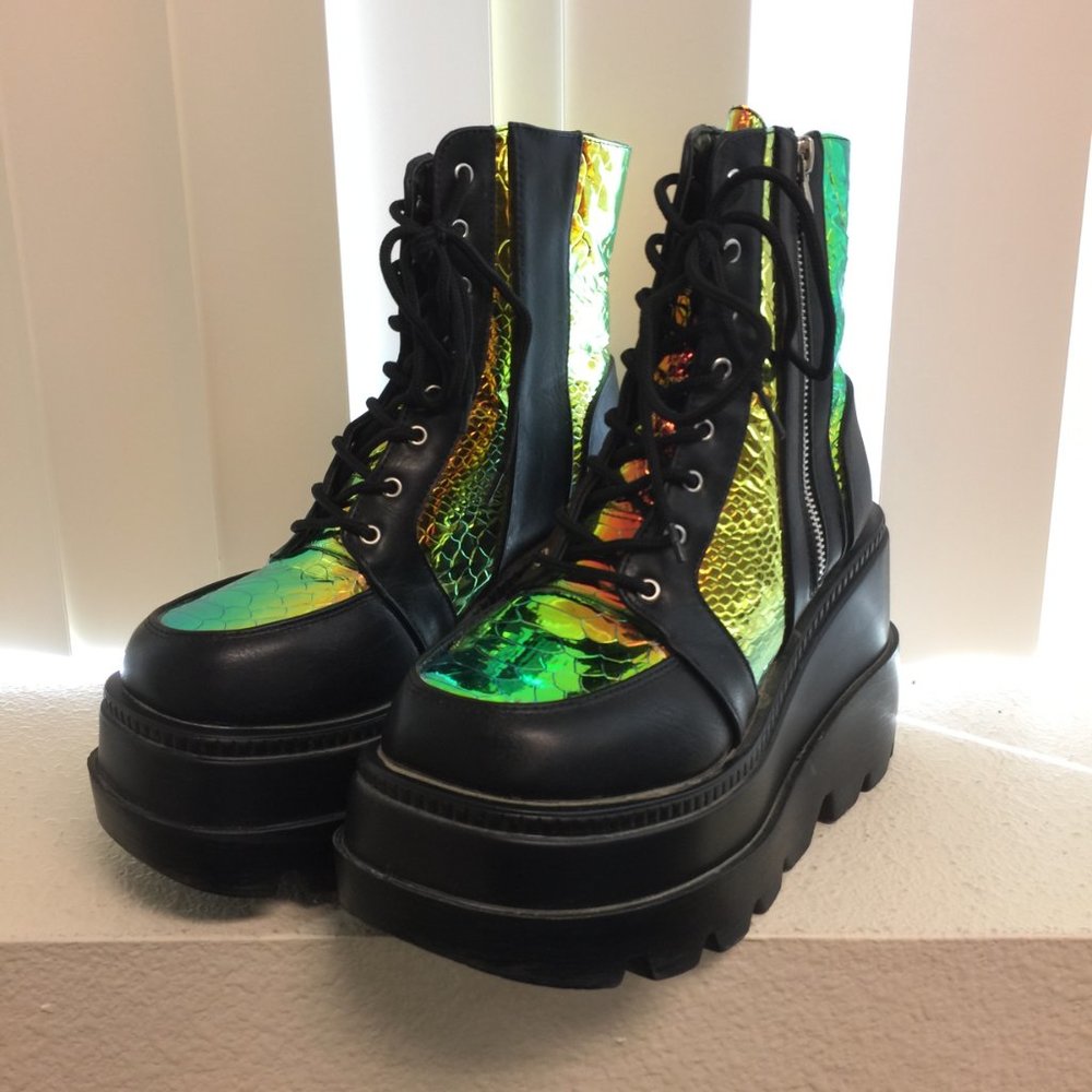 PRE LOVED Cape Robbin -Radioactive Platform Boots BLK/8- SH209